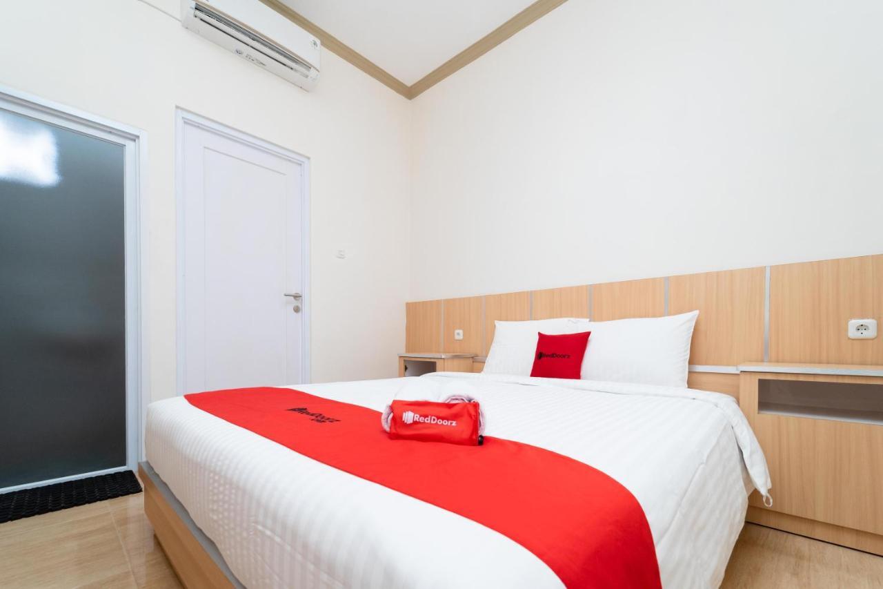 Hotel RedDoorz near Griya Agung Palembang Talang Kelapa Exterior foto