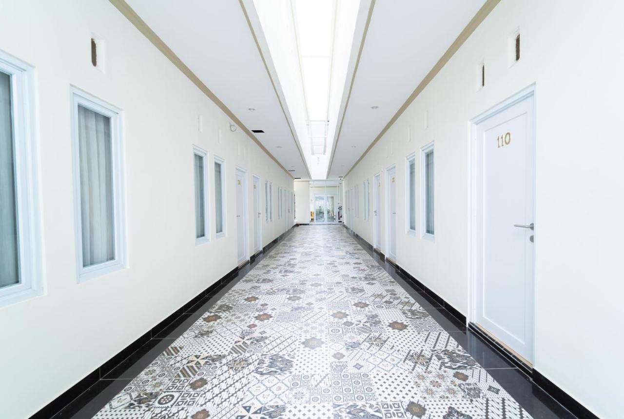 Hotel RedDoorz near Griya Agung Palembang Talang Kelapa Exterior foto