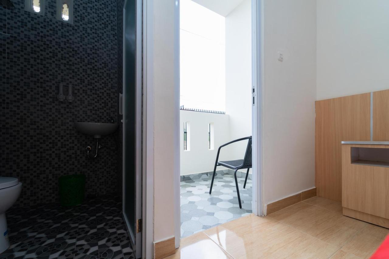 Hotel RedDoorz near Griya Agung Palembang Talang Kelapa Exterior foto