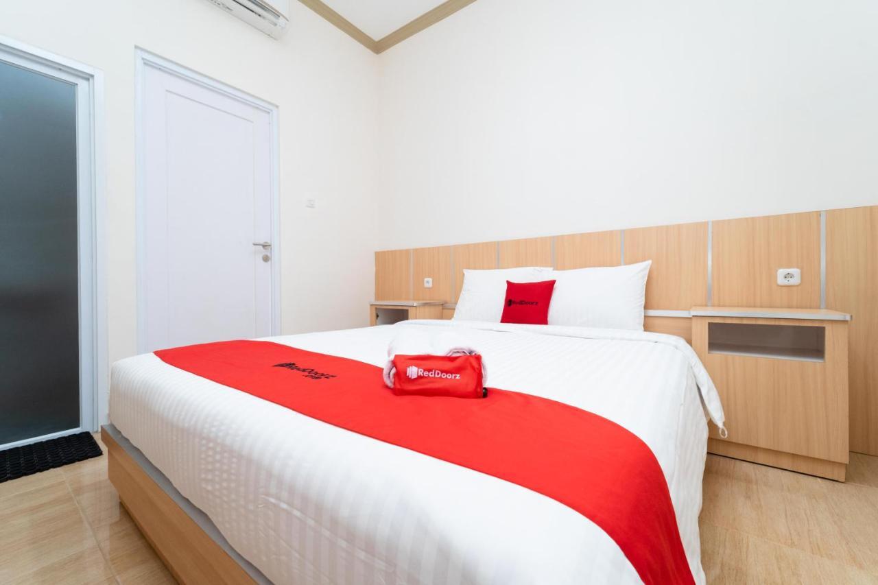Hotel RedDoorz near Griya Agung Palembang Talang Kelapa Exterior foto